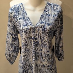 Caramela Blue /White Flowy Top Size S-M Women's Blouse V Neck